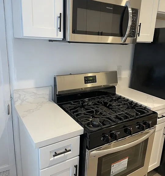 1254 N Orange Grove Ave #4 — Photo 8