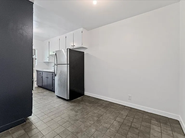 1437 E Windsor Rd #2 — Photo 6