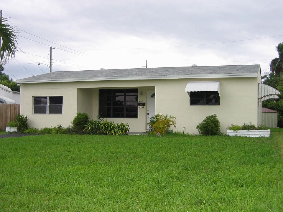 1st image of 1219 N 31st Ct