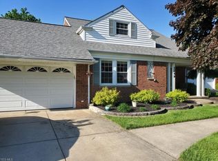 1249 Blanchester Rd, Lyndhurst, OH 44124