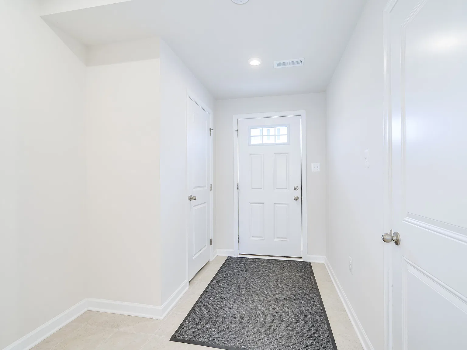 3 bed, 2.5 bath, 1560 sqft, $2,150 — Photo 4