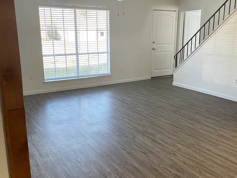 E Timberview Ln — Photo 9
