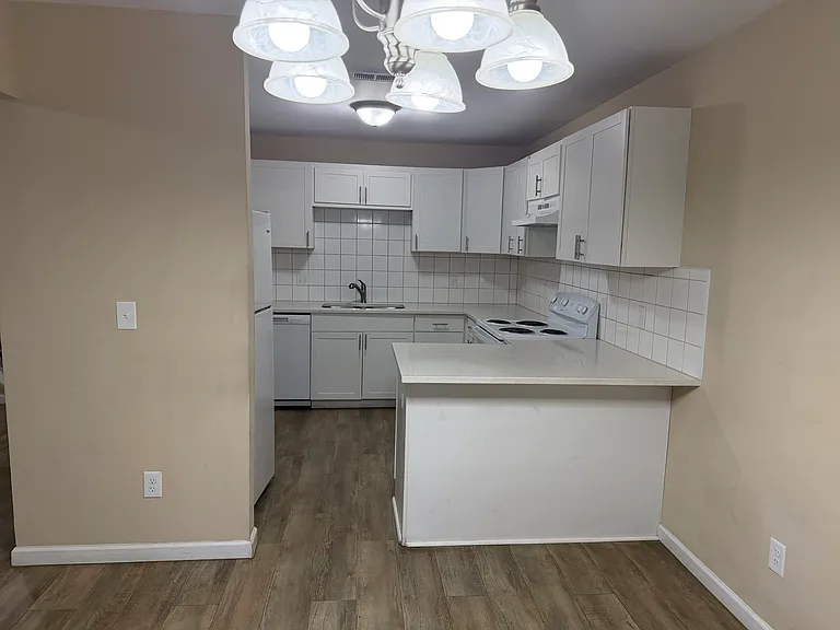 4707 Walden Pond Dr #B — Photo 8