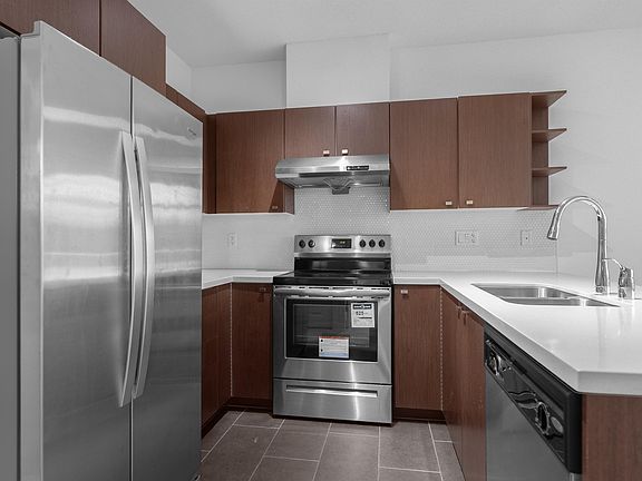 4th image of 4550 Fraser St #407