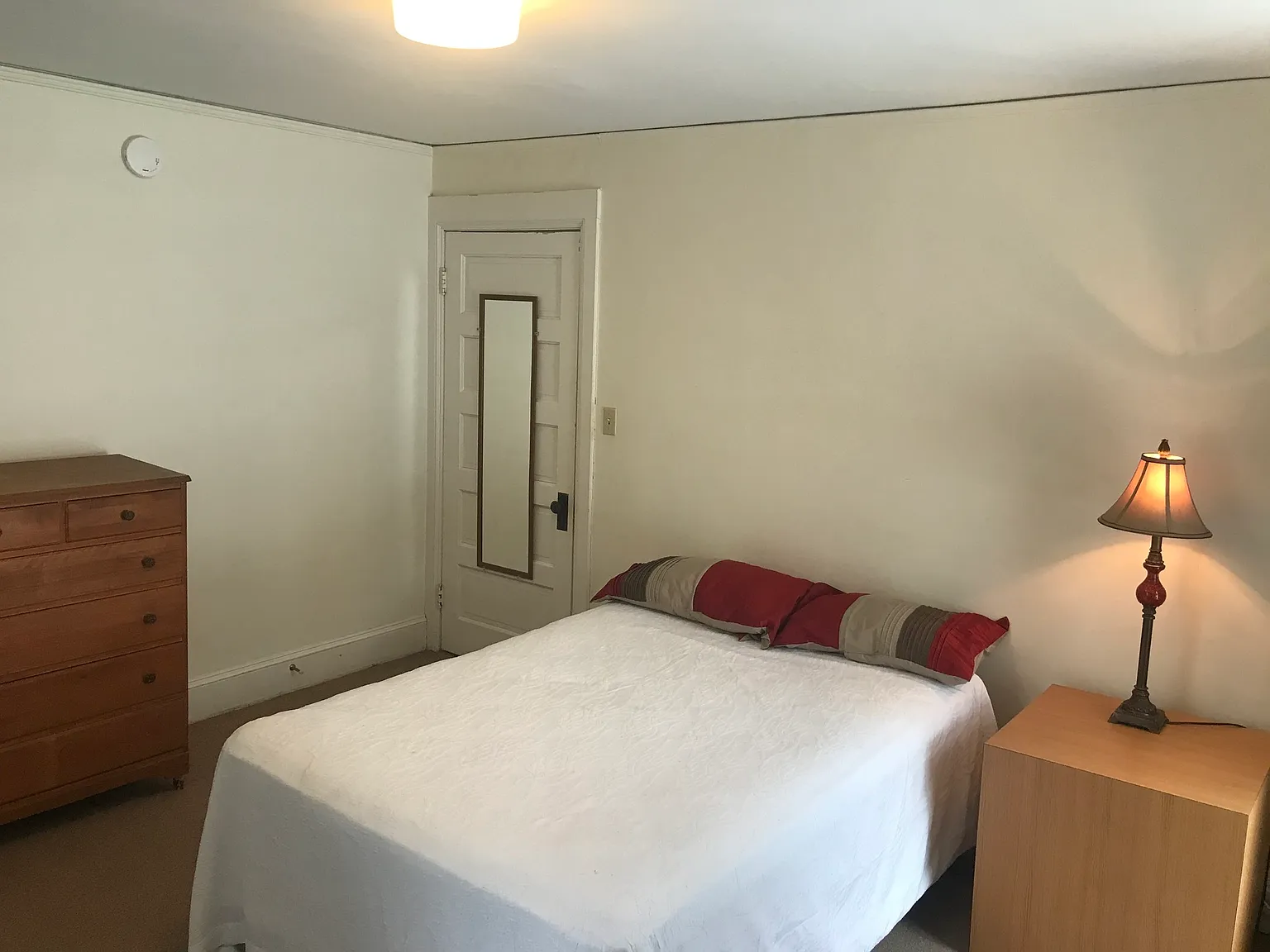 Entire 2nd floor of 3 story building - Sunny - Large Bedrooms — Photo 4