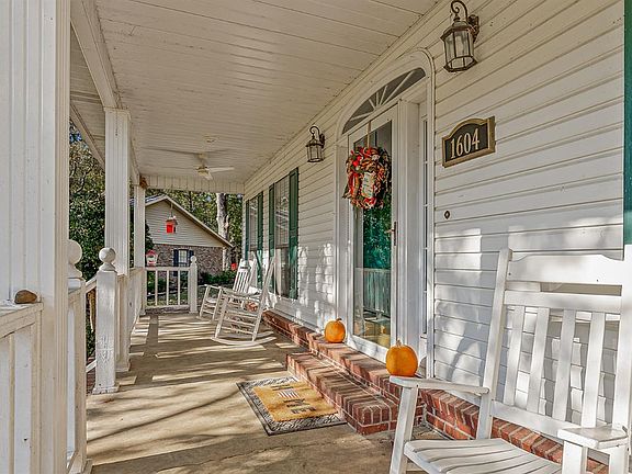 5th image of 1604 Roleson Ln