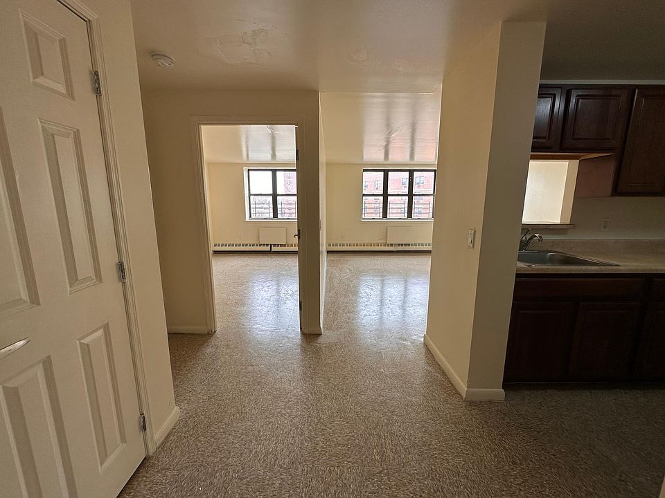 1st image of 2950 W 31st St APT 6J
