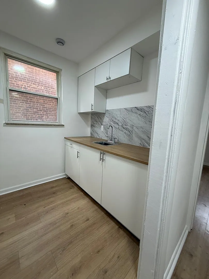 Spacious 2-Bedroom Apartment near the Lake! — Photo 3