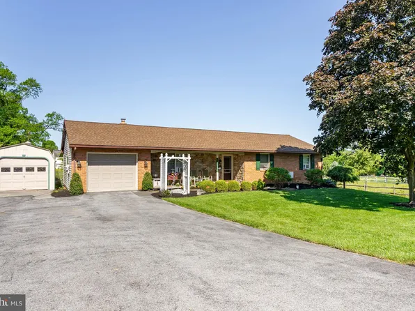 20 Glenbrook Rd, Leola, PA 17540
