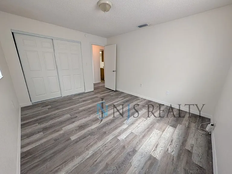 8151 Hixton Dr — Photo 9