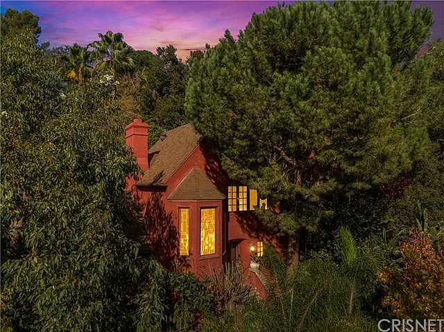 1st image of 2933 N Beachwood Dr