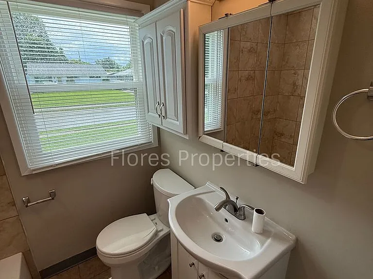 1136 Pauline Ave — Photo 8