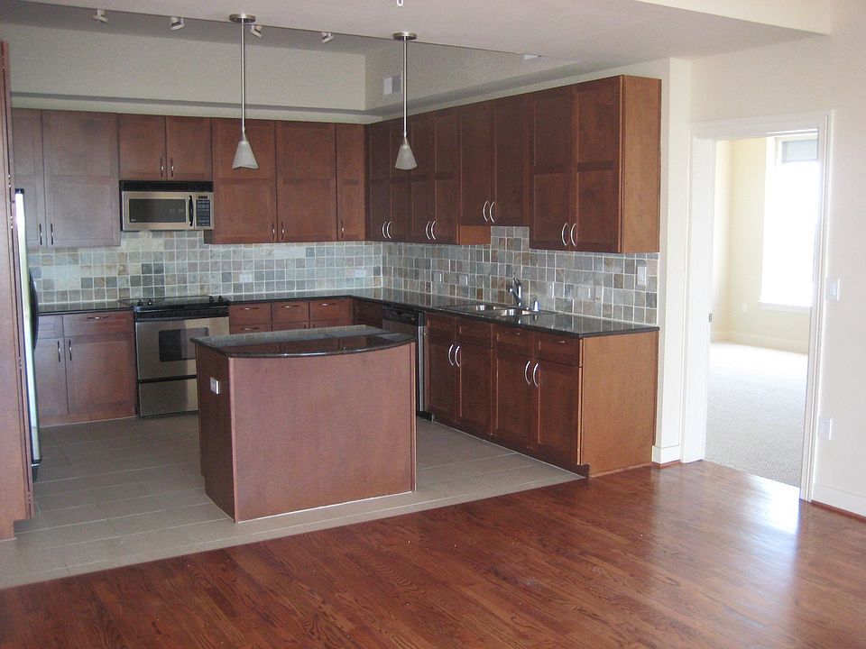 1st image of 3333 Allen Pkwy Unit 1901