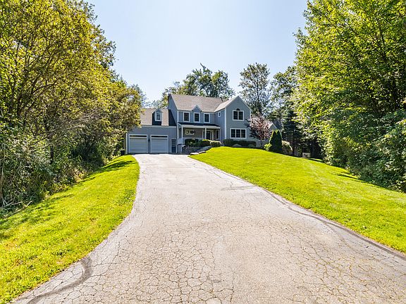 2nd image of 8 Baywoods Drive