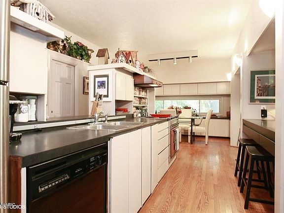 4th image of 19475 Dogwood Dr