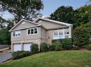 385 Lockwood Rd, Fairfield, CT 06825