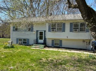 5 Lakeview Dr E, Montague, NJ 07827