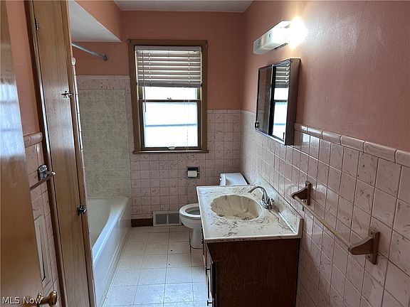 4th image of 6210 Heisley Ave