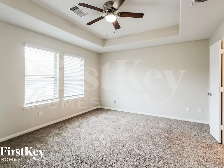 15141 Meadow Gln S — Photo 11