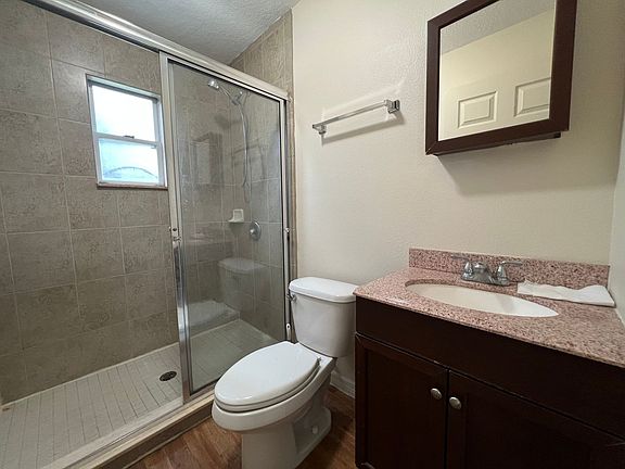 2nd image of 317 E Harwood St #2