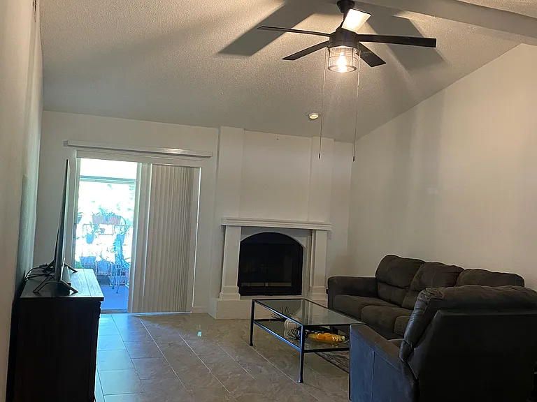 5105 Lawnton Ct — Photo 3
