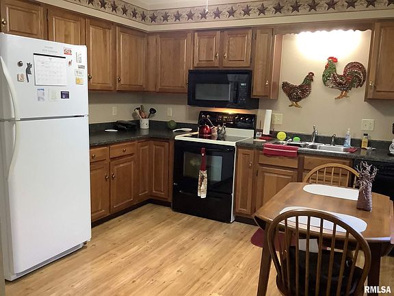 4th image of 1686 Florence Ave