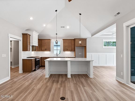 4th image of 3721 Rivergate Way NE