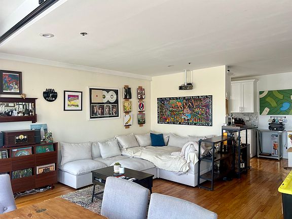 2nd image of 210 Jefferson St APT 4B
