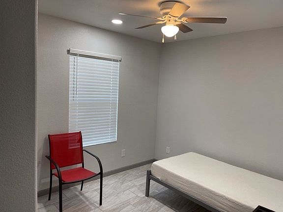 5th image of 208 E C St #B