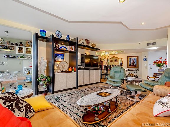 5th image of 19707 Turnberry Way APT 25F