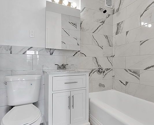 5th image of 3850 Hudson Manor Ter APT 5BE
