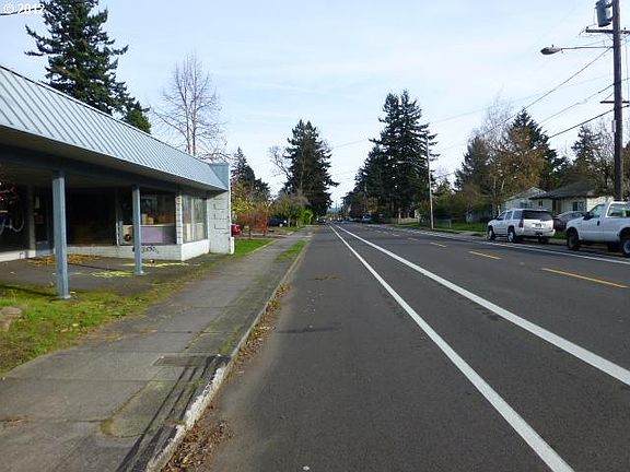 5th image of 7305 SE Woodstock Blvd