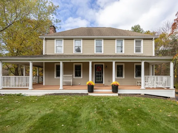 65 Pond St, Wrentham, MA 02093