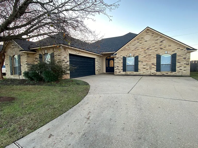 1022 Creole Dr — Photo 1