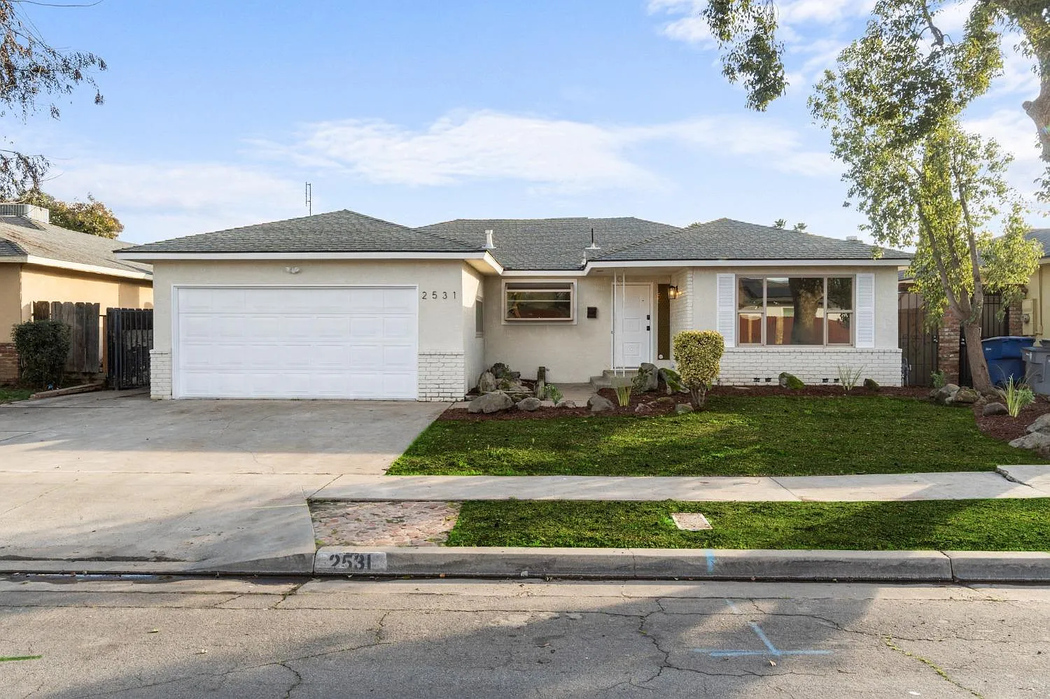 2531 W Sussex Way photo 1