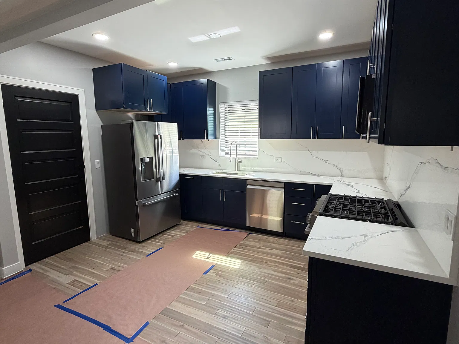 3 bed, 1300 sqft, $2,600 — Photo 3