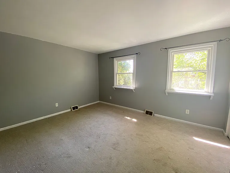 623 E Walnut St — Photo 10