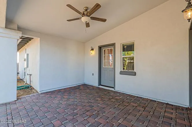 1133 E Hedrick Dr — Photo 5