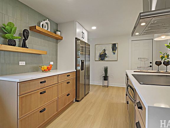 5th image of 308 Wianno Ln