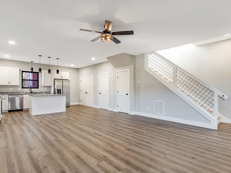 613 Salem Heights Ln — Photo 1