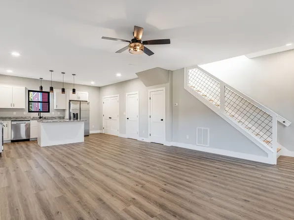613 Salem Heights Ln, Swannanoa, NC 28778