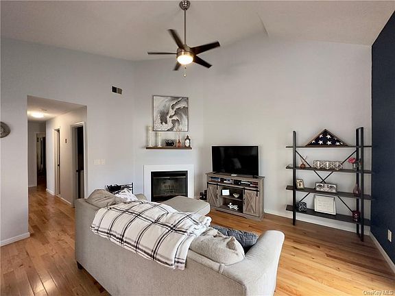 4th image of 2211 Whispering Hills Dr
