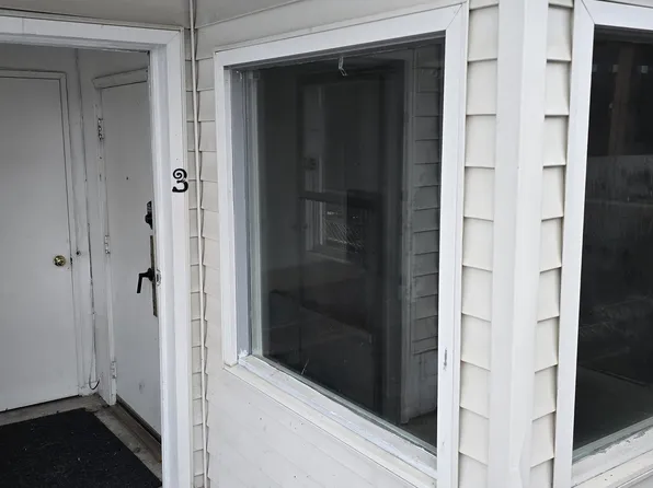 227 Smith Dr APT 3, Anchorage, AK 99503