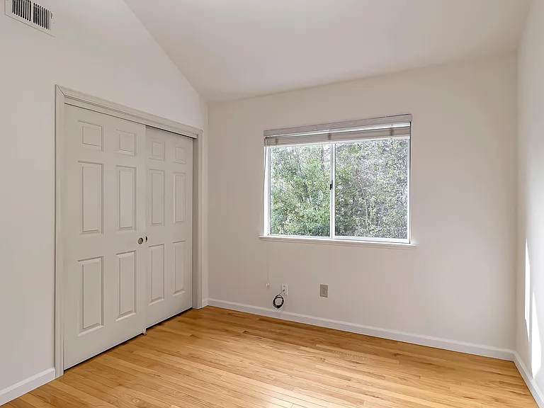 302 Tadley Ct — Photo 24