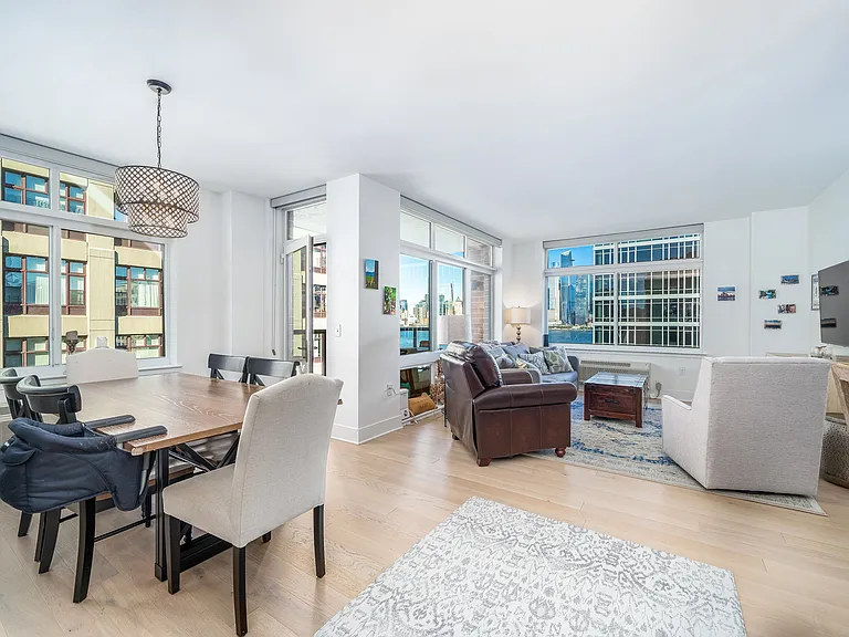 1400 Hudson St #902 — Photo 1