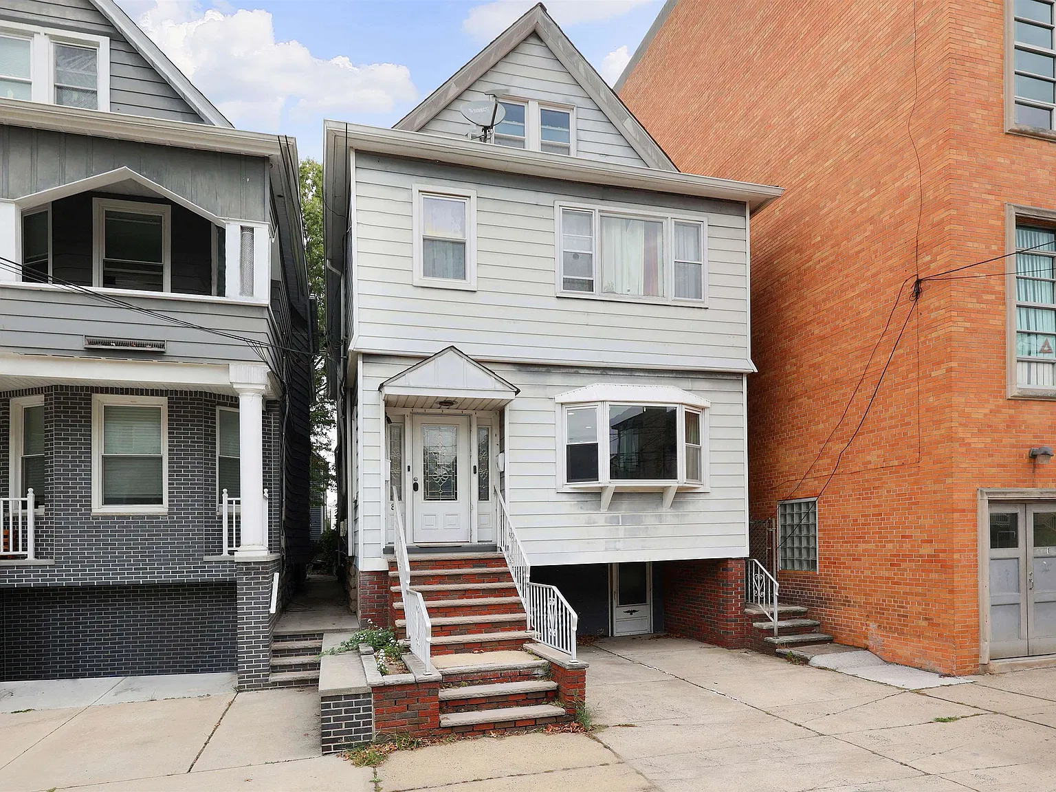 2 bed, 1.0 bath, $2,800 — Photo 2
