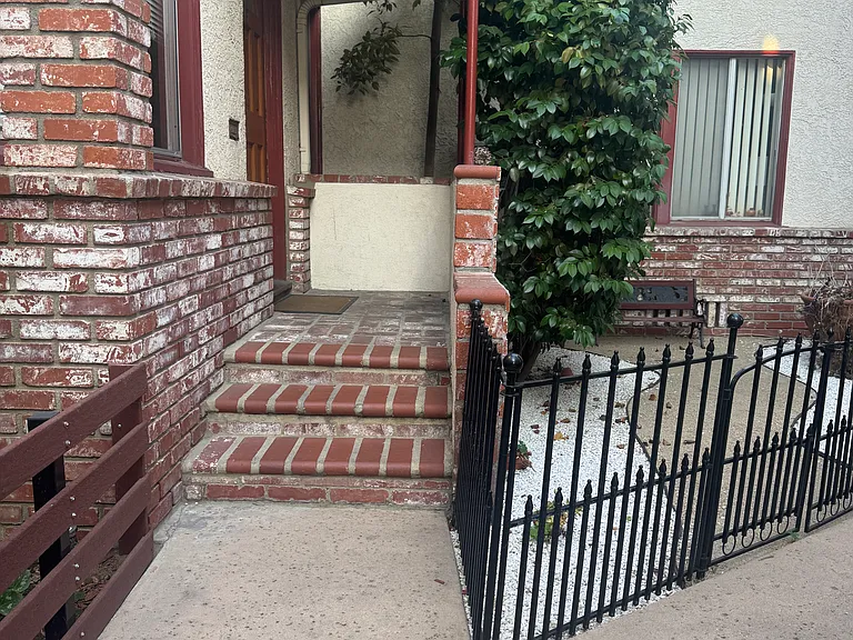 322 E Cedar Ave #A — Photo 1