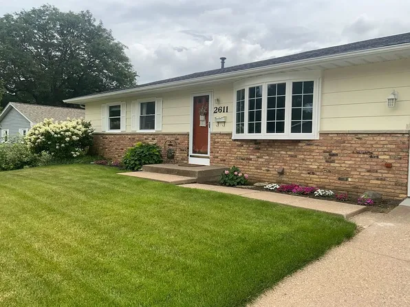 2611 W 38th Pl, Davenport, IA 52806