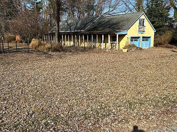 2nd image of 315 Robin Dr