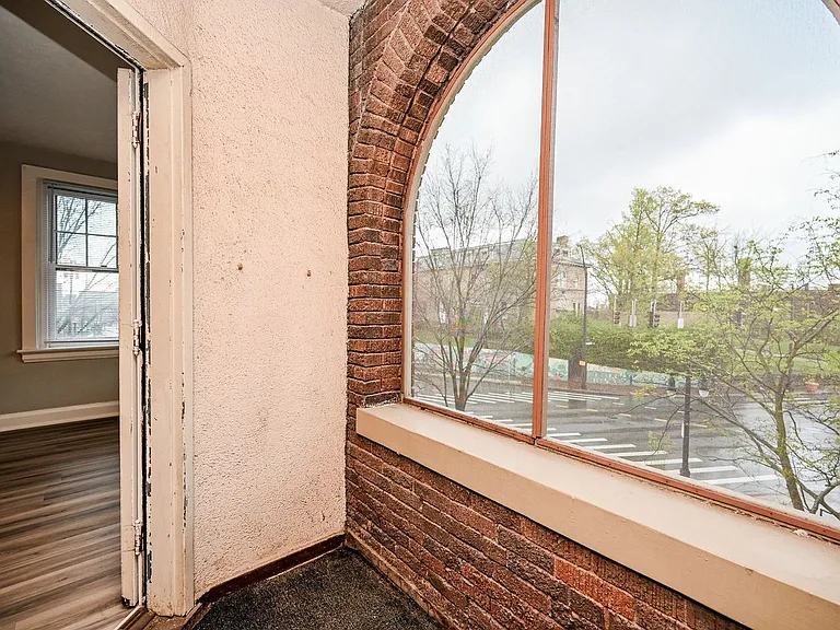2562 Woodburn Ave #19 — Photo 6